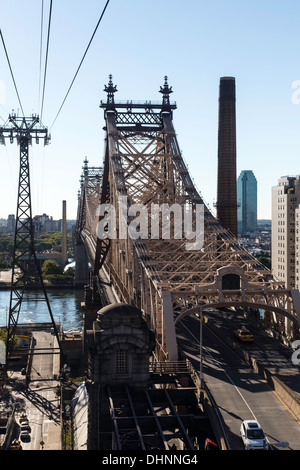 L'Ed Koch Queensboro Bridge traverse l'East River, NEW YORK Banque D'Images