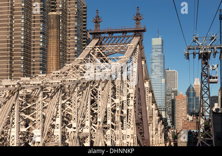 L'Ed Koch Queensboro Bridge traverse l'East River, NEW YORK Banque D'Images