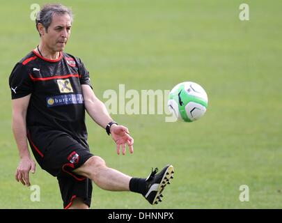 Alicante, Espagne. 13 nov., 2013. Le football international avant-match amical pratique avant l'Autriche contre l'équipe de France match amical patron Marcel Koller AUT © Plus Sport Action/Alamy Live News Banque D'Images
