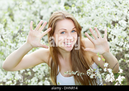 Belle jeune femme blonde Banque D'Images