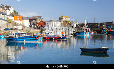 Mevagissey Harbour sur la côte sud de la Cornouailles Angleterre Angleterre Europe Banque D'Images