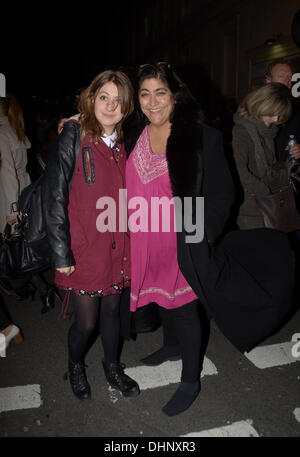 London, UK . 13 nov., 2013. Assister à l'célébrités Mojo Press Night at the Harold Pinter Theatre de Londres : Guest Crédit : Sebastian Toombs/Alamy Live News Banque D'Images