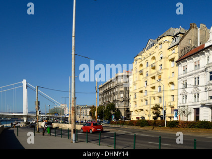 Vacances maisons sur le quai du Danube Budapest Hongrie Banque D'Images