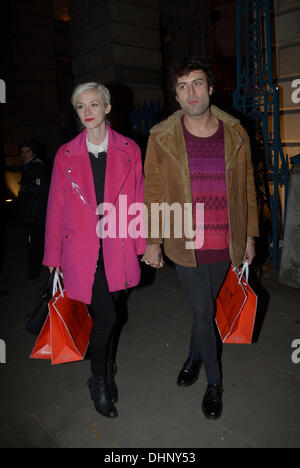 London, UK . 13 nov., 2013. Les célébrités assister à la manifestation de lancement Skate à Somerset House à Londres : Guest Crédit : Sebastian Toombs/Alamy Live News Banque D'Images