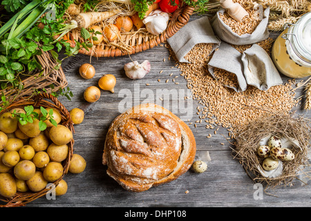 Préparations pour faire la soupe aigre maison Banque D'Images