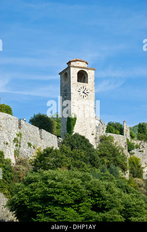 L'ancienne forteresse de Stari Bar, Crna Gora et le village à l'extérieur de la défense des murs. Banque D'Images