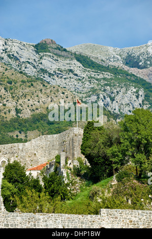 L'ancienne forteresse de Stari Bar, Crna Gora et le village à l'extérieur de la défense des murs. Banque D'Images