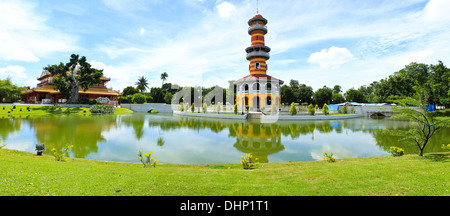 La vue panoramique de la résidence royale à Bang Pa-In Palais Royal à Ayutthaya, Thaïlande. Banque D'Images