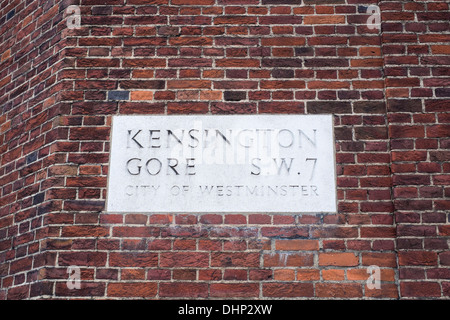 Ancien panneau routier pour Kensington Gore, à Londres, Royaume-Uni Banque D'Images