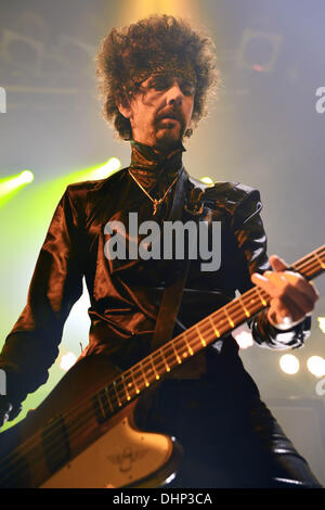 13 Nov 2013 Lonodn UK : les ténèbres sont un groupe de rock britannique Suffolk, Live at Electric Ballroom de Londres. Credit : Voir Li/Alamy Live News Banque D'Images