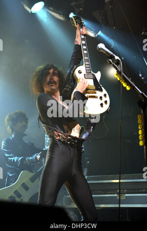 13 Nov 2013 Lonodn UK : les ténèbres sont un groupe de rock britannique Suffolk, Live at Electric Ballroom de Londres. Credit : Voir Li/Alamy Live News Banque D'Images