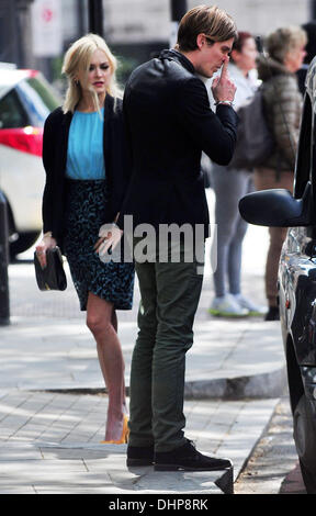 Fearne Cotton et son petit ami Jesse Wood Le mariage de McFly, Tom Fletcher et Giovanna Falcone dans Marylebone Londres, Angleterre - 12.05.12 Banque D'Images