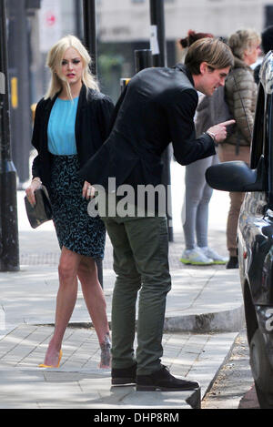 Fearne Cotton et son petit ami Jesse Wood Le mariage de McFly, Tom Fletcher et Giovanna Falcone dans Marylebone Londres, Angleterre - 12.05.12 Banque D'Images