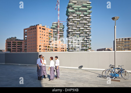 Bosco verticale tours résidentielles 111 Mètres 78 mètres conçu boeri studio projet porta nuova centre d'affaires milan Banque D'Images