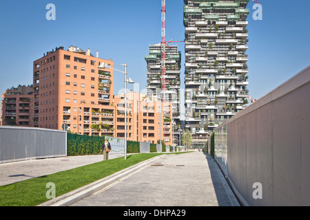 Bosco verticale tours résidentielles 111 Mètres 78 mètres conçu boeri studio projet porta nuova centre d'affaires milan Banque D'Images