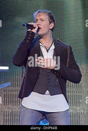 Kian Egan de Westlife effectuer sur leur 'au revoir' Tour du Liverpool Echo Arena. Liverpool, Angleterre - 15.05.12 Banque D'Images