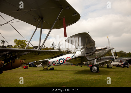 Biplan Hawker Demon 1930 avions à un air de Shuttleworth Collection affichage à l'ancien aérodrome de gardes de Bedfordshire Banque D'Images