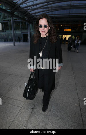 Ozzy Osbourne arrivant à l'aéroport Heathrow de Londres, Angleterre - 16.05.12 Banque D'Images