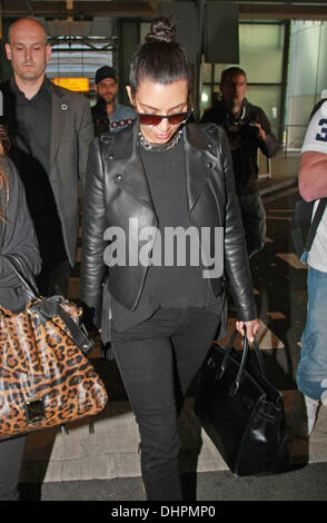 Kim Kardashian arrivant à l'aéroport Heathrow de Londres, Angleterre - 16.05.12 Banque D'Images