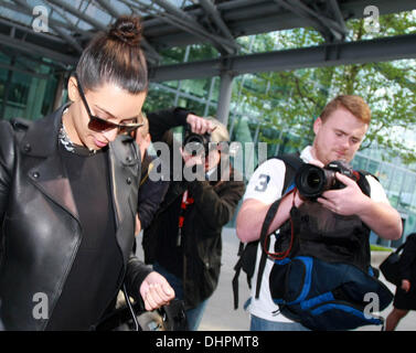 Kim Kardashian arrivant à l'aéroport Heathrow de Londres, Angleterre - 16.05.12 avec Kim Kardashian : où : London, Royaume-Uni Quand : 16 mai 2012 Banque D'Images