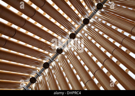 Chevrons en carton dans le carton la cathédrale (conçu par Shigeru Ban), Christchurch, Canterbury, île du Sud, Nouvelle-Zélande Banque D'Images