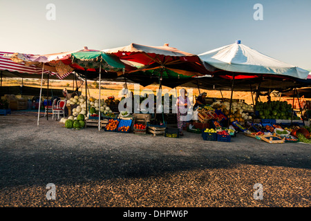 Par Blocage de la rue avec fruits et légumes locaux. Turquie 2013 Banque D'Images