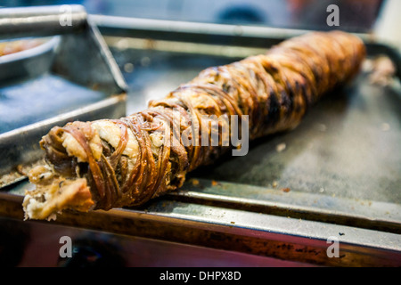 L'homme préparer Alpaslan Aktürk döner. Soma, Turquie Banque D'Images