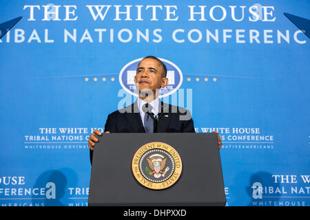 Washington, DC, USA. 13 nov., 2013. Le président des États-Unis Barack Obama prononce une allocution à la Conférence des Nations Unies Tribal 2013 tenue au Ministère de l'intérieur Building à Washington, DC, USA, 13 novembre 2013. Photo : Kristoffer Tripplaar / Piscine via CNP/dpa/Alamy Live News Banque D'Images