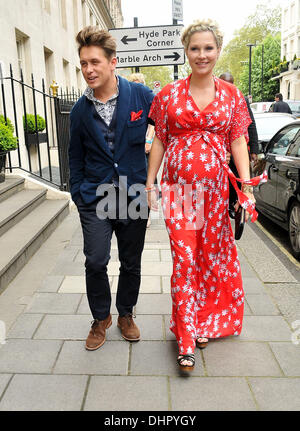 Mark Owen et Emma Ferguson, le 57e des Ivor Novello Awards tenue à l'hôtel Grosvenor House - Arrivées Londres, Angleterre - 17.05.12 Banque D'Images