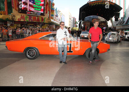 Byron Cherry, John Schneider Knight Rider Festival 2012 à Fremont Street Experience Las Vegas, Nevada - 18.05.12 Banque D'Images