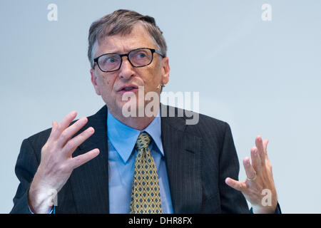 Berlin, Allemagne. 14Th Nov, 2013. Le fondateur de Microsoft Bill Gates s'exprime lors d'un événement de sa fondation, à Berlin, Allemagne, 14 novembre 2013. Gates recevra le Bambi Award pour son engagement social et son combat contre la pauvreté. Photo : MAURIZIO GAMBARINI/dpa/Alamy Live News Banque D'Images