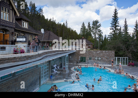 La piscine au Banff Upper Hot Springs de Banff National Park (Alberta, Canada Banque D'Images