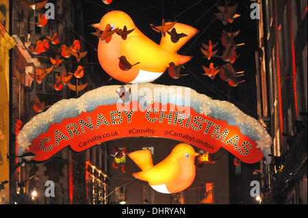 Carnaby Street, London, UK. 14 novembre 2013. Les lumières de Noël sont allumées à Carnaby Street. Crédit : Matthieu Chattle/Alamy Live News Banque D'Images