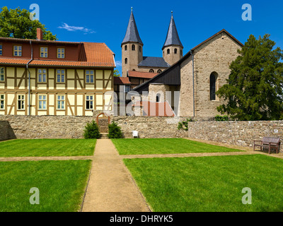 Jardin du silence et de la Saint-Barthélemy église abbatiale, Drübeck Saxe-Anhalt, Allemagne Banque D'Images