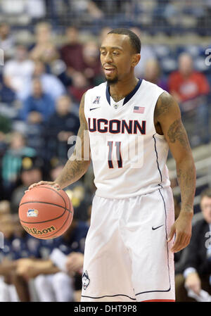 Storrs, CT, USA. 14Th Nov, 2013. Jeudi 14 Novembre 2013 : Connecticut Huskies guard Ryan Boatright (11) en action pendant la 1ère moitié du jeu de basket-ball de NCAA entre Detroit et Indiana à Gampel Pavilion dans Storrs, CT. UConn a battu très facilement Detroit 101-55. Bill Shettle / Cal Sport Media. Credit : csm/Alamy Live News Banque D'Images