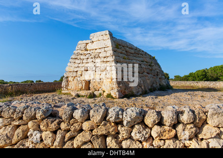 Menorca Ciutadella Naveta des Tudons megalithic chamber tombeau à Iles Baléares Banque D'Images