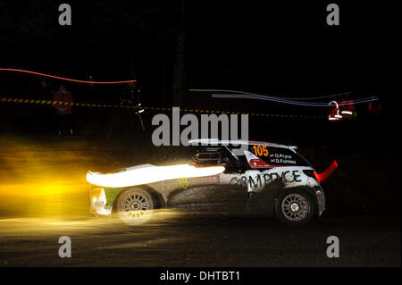 Denbighshire, Wales. 14Th Nov, 2013. Osian Pryce et Dale Furniss de Grande-Bretagne (GBR) en voiture leur Citroen DS3 corsaire R3T sur le premier passage de l'étape de nuit Clocaenog (SS3) au cours de la 1re journée de Wales Rally GB, la finale du Championnat des rallyes de la FIA 2013 Word. Credit : Action Plus Sport/Alamy Live News Banque D'Images