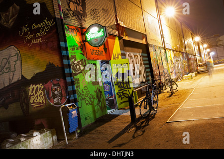 Pays-bas, Eindhoven, quartier appelé Strijp-S. Entrée du Salon cinquante Un skatepark. Nuit Banque D'Images