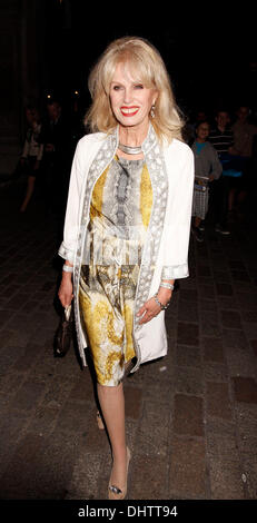 Joanna Lumley "Une Célébration de l'art" s'est tenue au Royal Academy of Arts - à l'extérieur de Londres, Angleterre - 23.05.12 ***Pas disponible pour publication dans le Daily Express, le Daily Star et l'Evening Standard. Disponible pour publication dans le reste du monde*** Obligatoire Crédit : Cameron Clegg/WENN.com Banque D'Images