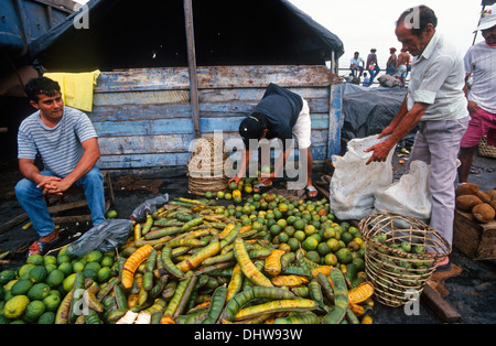 Caroube et de fruits, mercado ver o peso, Belem, l'état de para, Amazonie, Brésil, Amérique du Sud Banque D'Images