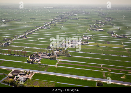 Pays-bas, a existé que 6 ans, les fermes de polder. Aerial Banque D'Images