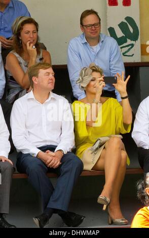 Saba, des Caraïbes. 14 novembre 2013. Maxima la reine et roi Willem-Alexander visitez l'île des Caraïbes de Saba, 14 novembre 2013. Le roi Willem-Alexander et maxima des caraïbes Queen tour partie du Royaume du 12 au 21 novembre. Photo : PRE/ Albert Nieboer/dpa/Alamy Live News Banque D'Images