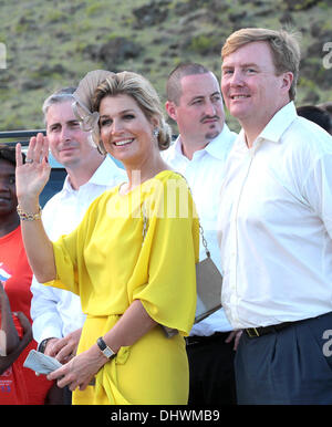 Saba, des Caraïbes. 14 novembre 2013. Maxima la reine et roi Willem-Alexander visitez l'île des Caraïbes de Saba, 14 novembre 2013. Le roi Willem-Alexander et maxima des caraïbes Queen tour partie du Royaume du 12 au 21 novembre. Photo : PRE/ Albert Nieboer/dpa/Alamy Live News Banque D'Images