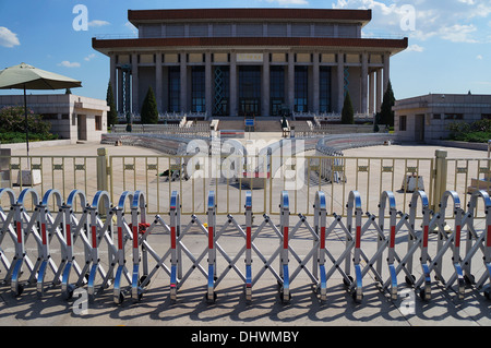 Des barrières autour du Mausolée du président Mao, la Place Tiananmen, Pékin, Chine Banque D'Images