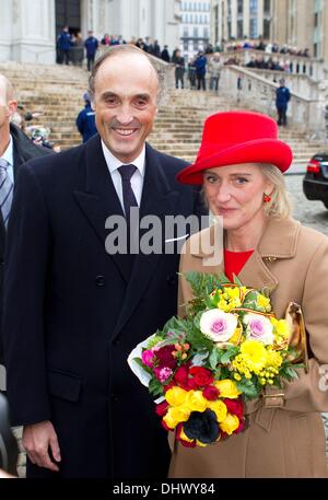 Bruxelles, Belgique. 15 nov., 2013. Belgique La Princesse Astrid et de l'Archiduc Lorenz d'Autriche arrivent à la Cathédrale de Saint Michel et Gudule, à l'occasion de la journée du Roi à Bruxelles, Belgique, 15 novembre 2013. Photo : PRE/ Albert Ph. van der Werf/dpa/Alamy Live News Banque D'Images