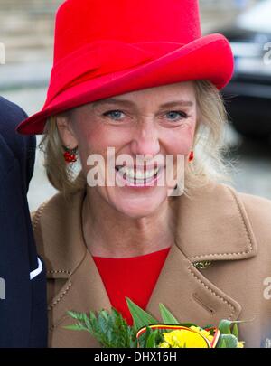 Bruxelles, Belgique. 15 nov., 2013. Belgique La Princesse Astrid arrive à la Cathédrale de Saint Michel et Gudule, à l'occasion de la journée du Roi à Bruxelles, Belgique, 15 novembre 2013. Photo : PRE/ Albert Ph. van der Werf/dpa/Alamy Live News Banque D'Images