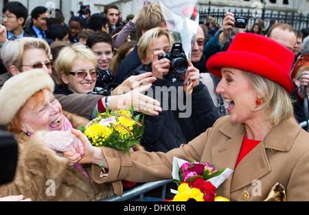 Bruxelles, Belgique. 15 nov., 2013. Belgique La Princesse Astrid arrive à la Cathédrale de Saint Michel et Gudule, à l'occasion de la journée du Roi à Bruxelles, Belgique, 15 novembre 2013. Photo : PRE/ Albert Ph. van der Werf/dpa/Alamy Live News Banque D'Images