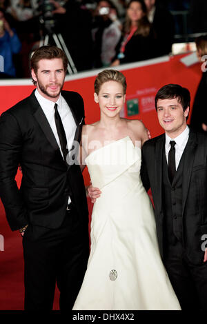 Rome, Italie. 14Th Nov, 2013. Les acteurs Liam Hemsworth (L), Jennifer Lawrence (C) et Josh Hutcherson (R) à 'The Hunger Games : Catching Fire' premiere pendant le Festival du Film International de Rome, le 14 novembre 2013.Photo : Massimo Valicchia NurPhoto/Valicchia Crédit : Massimo/NurPhoto ZUMAPRESS.com/Alamy/Live News Banque D'Images