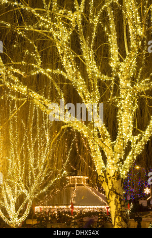 La ville de Leavenworth est décoré avec des lumières de Noël pour les fêtes, Washington. Banque D'Images