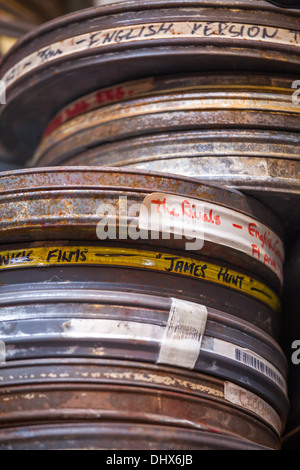 Pile de vieux film reels cas Banque D'Images